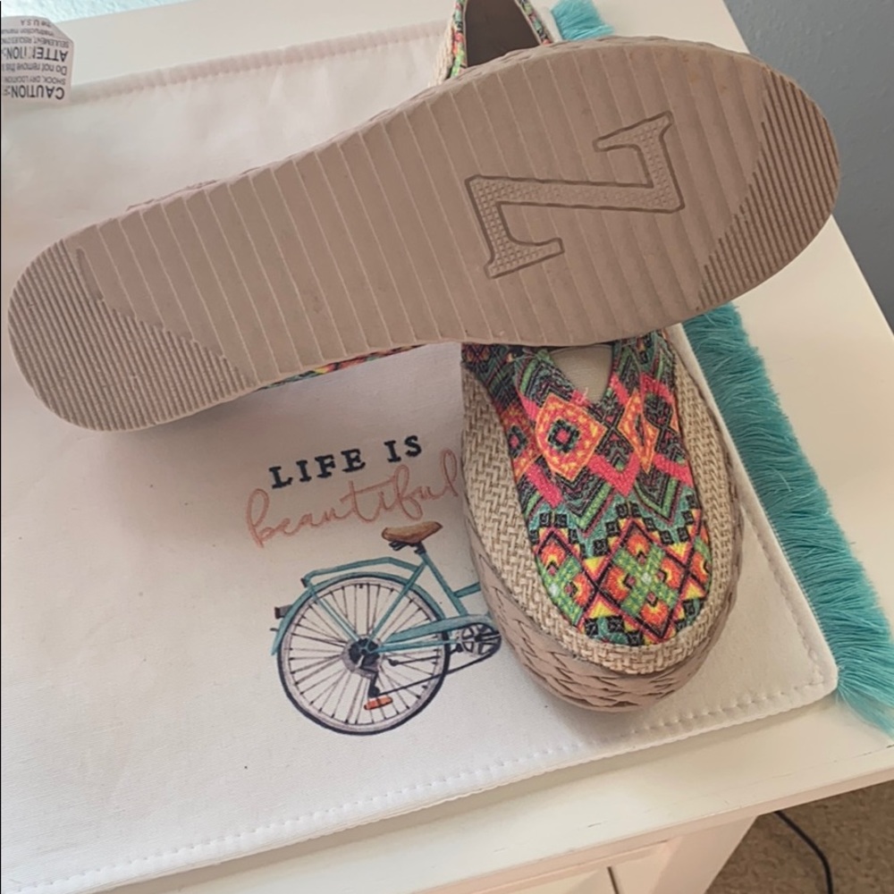 Shoes - Picture 3 of 4